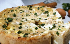Открытый дрожжевой пирог на молоке с капустой и яйцом