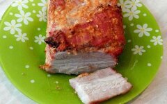 Свиная грудинка с курагой в рукаве