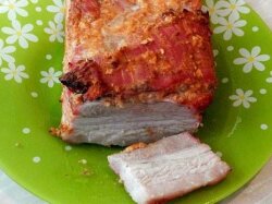 Свиная грудинка с курагой в рукаве