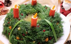 Салат «Рождественский венок» с рисом