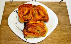 Рулетики с ветчиной и сыром под горчичным соусом