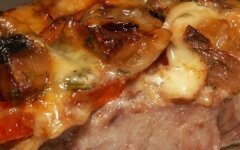 Мясо по-московски с шампиньонами