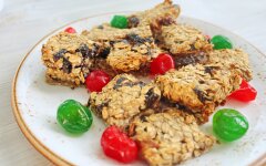 Энергетические батончики из овсянки с бананом и орехами