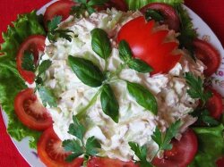 Салат «День рождения» с креветками и кальмарами