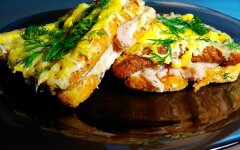 Горячие бутерброды с яйцом, сыром и ветчиной в духовке