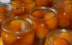 Абрикосовое варенье с миндалем и водкой в мультиварке