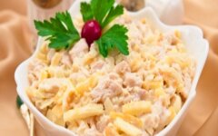 Салат «Зимний каприз» с плавленым сыром