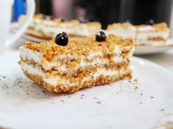 Торт «Ленивый медовик» без выпечки