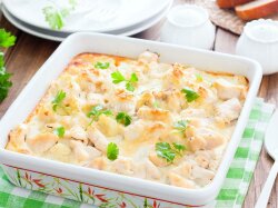 Цветная капуста и куриное филе под сыром в духовке