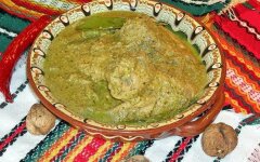 Курица с соусом сациви в мультиварке