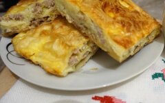 Бурек с фаршем в йогуртовой заливке