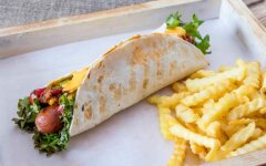 Хот-дог с говяжьими сосисками в лаваше