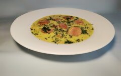 Сырный суп с картофелем, вермишелью и сосисками