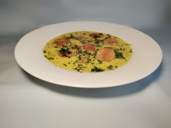 Сырный суп с картофелем, вермишелью и сосисками