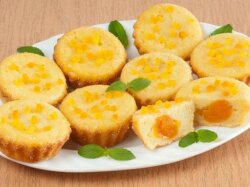 Манные кексы с курагой в духовке