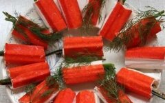 Бутерброды со шпротами и крабовыми палочками на багете