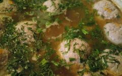 Классический картофельный суп с фрикадельками и морковью