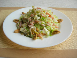 Салат Красотка с копченой курицей и пекинской капустой без майонеза