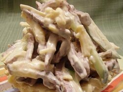 Салат из печени с сыром и грибами