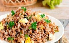 Гречка с зеленью и вареными яйцами