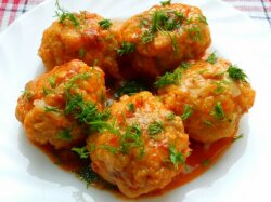 Грибные тефтели с рисом в томатно-сметанном соусе