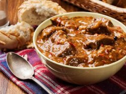 Тушеная говядина с лимоном в мультиварке