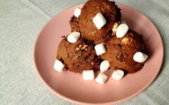 Шоколадное мороженое из сливок со сгущенкой и маршмеллоу