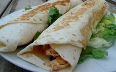 Буррито с курицей, грибами и болгарским перцем