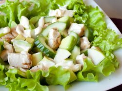 Салат из куриных желудков с авокадо и яблоками