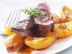 Утка с персиками в мультиварке