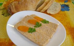 Паштет из куриной грудки с грецкими орехами и желатином