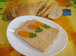 Паштет из куриной грудки с грецкими орехами и желатином