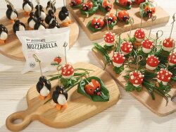 Закуски «Грибы» и «Божьи коровки» с моцареллой