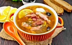 Солянка из говядины с почками в мультиварке