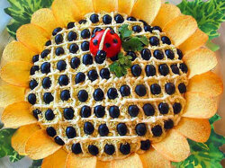 Салат «Подсолнух» с крабовыми палочками и плавленым сыром