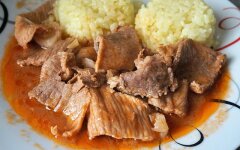 Тушеная свинина с пивом по-португальски