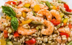 Салат из перловки с креветками и тыквой