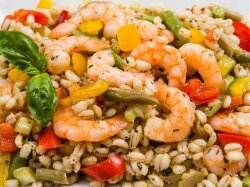 Салат из перловки с креветками и тыквой