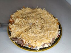 Слоеный салат с куриной печенью, морковью и яйцом