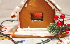 Пряничный домик из имбирного теста на Новый год