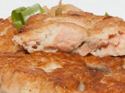 Аппетитные котлетки из красной рыбы с сыром