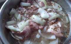 Маринад на минеральной воде с луком для шашлыка