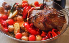 Маринованная баранья нога с острым соусом