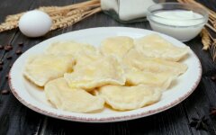 Творожные вареники с молоком на пару