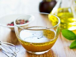 Заправка для греческого салата с орегано и лимонным соком