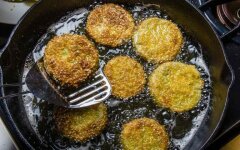 Зеленые помидоры в кукурузном кляре