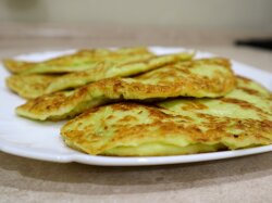 Кабачковые чебуреки с курицей и луком