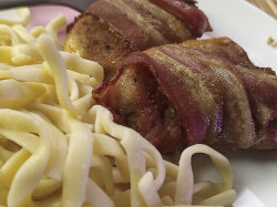 Свинина в беконе в духовке