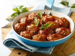 Говяжьи тефтели по-молдавски в томатном соусе