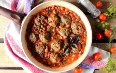 Фрикадельки с красной фасолью по-мексикански